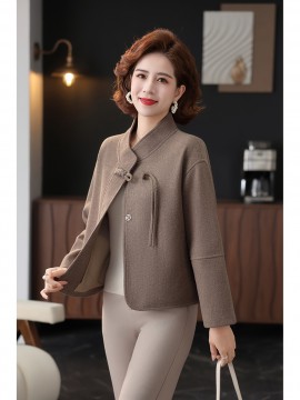 Women'S Stylish Jacket with Chinese Elements, Featuring Toggle Buttons, Hidden Pockets, Long Sleeves, a Small Stand Collar, And a Comfortable, Elegant Design That Enhances a Fair Complexion.